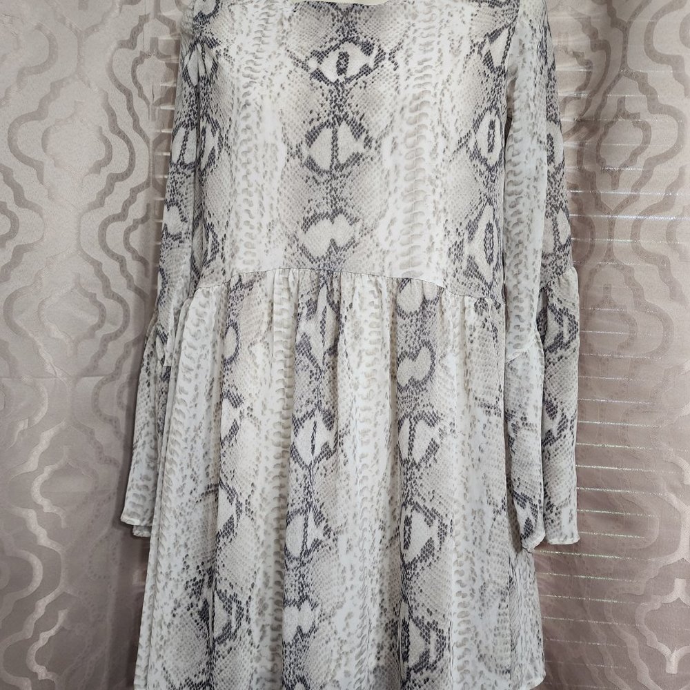 Adrienne Size Small Bell Sleeve Tunic
